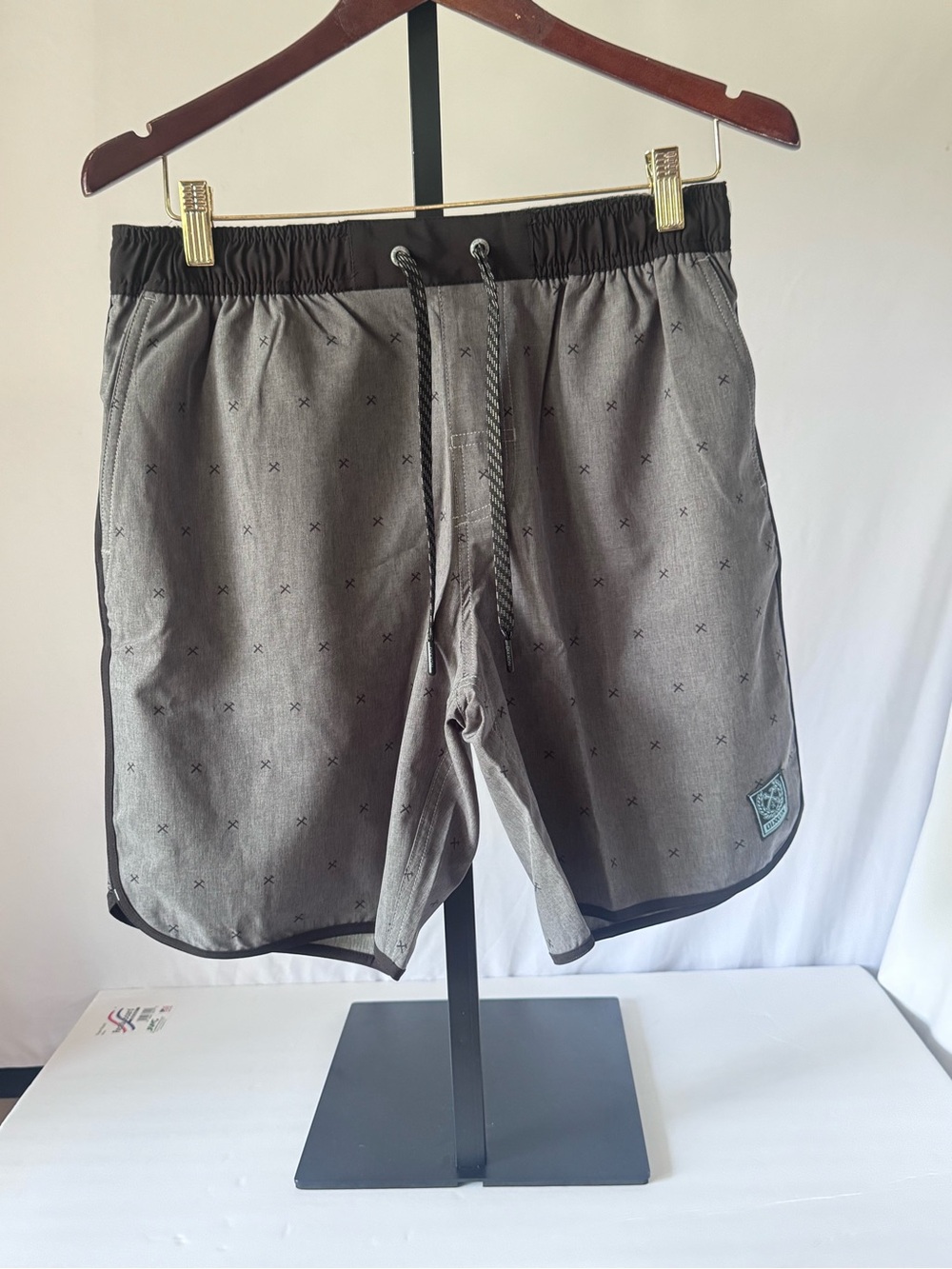 Dixxon Gray Swim/Board Shorts with Subtle X Pattern Mens size small